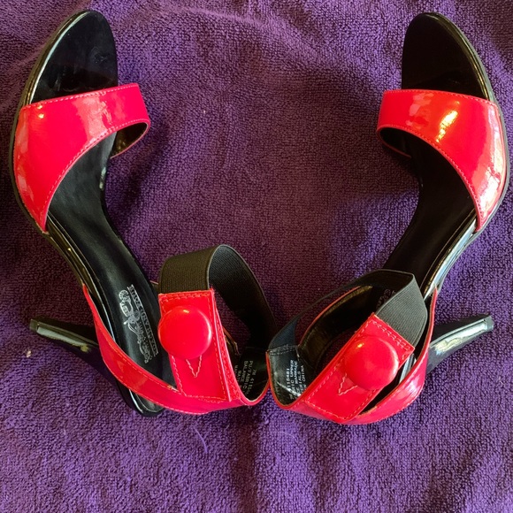 COACH AND FOUR SANDALS - Picture 3 of 6